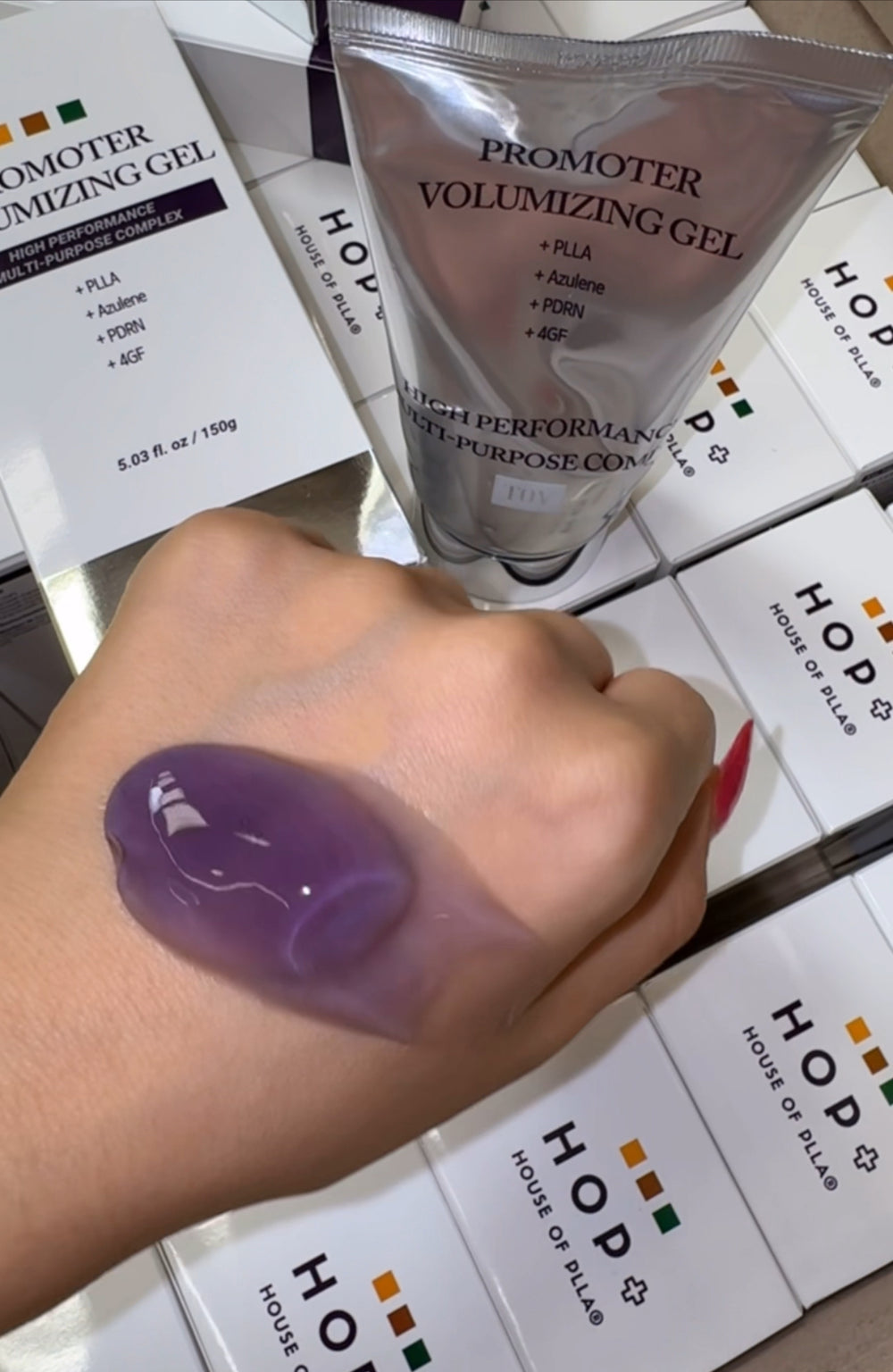 HOP+ Promoter Volumizing Collagen Gel in use